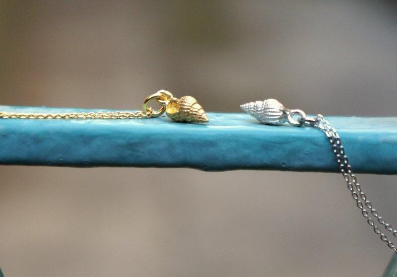 Dainty Sea Shell Pendant Necklace - Minimal Natural Jewelry-1