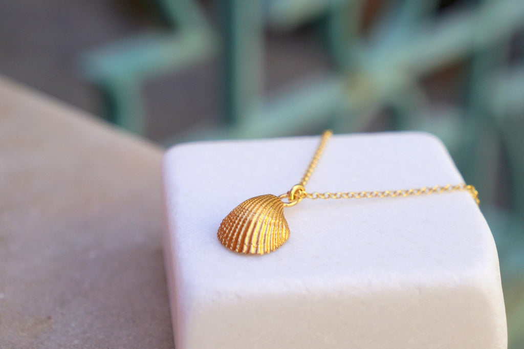 Pearl Pendant Necklace: Real Sea Shell Detail - Gold-Plated Silver-3