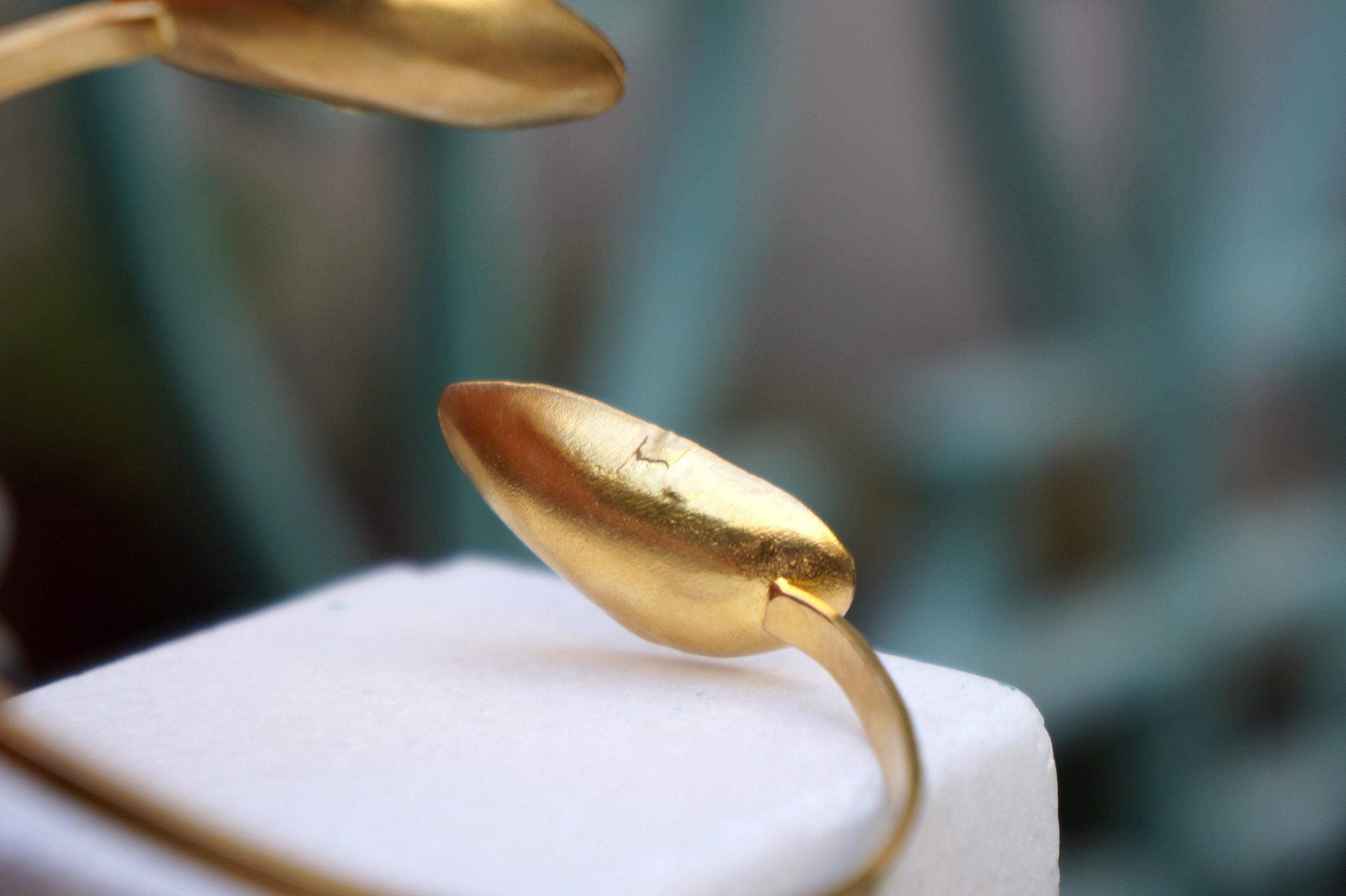 Gold Plated Mussel Shell Bracelet: Adjustable Sea-Inspired Cuff-4